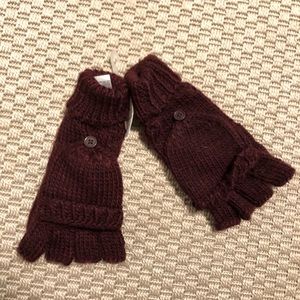 Maroon mittens